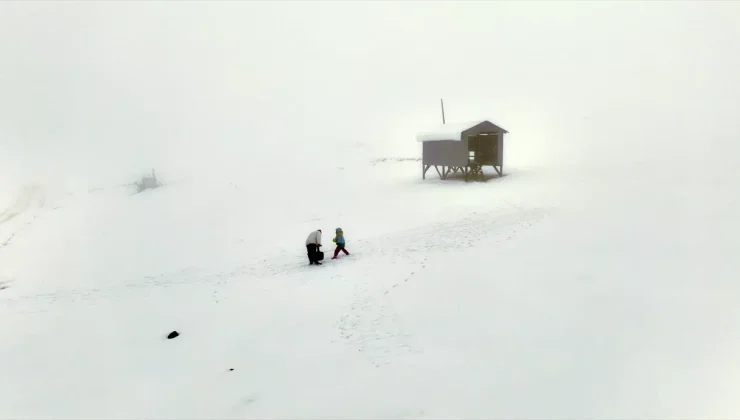 Düzce’nin 1830 rakımlı Kardüz Yaylası’na kar yağdı