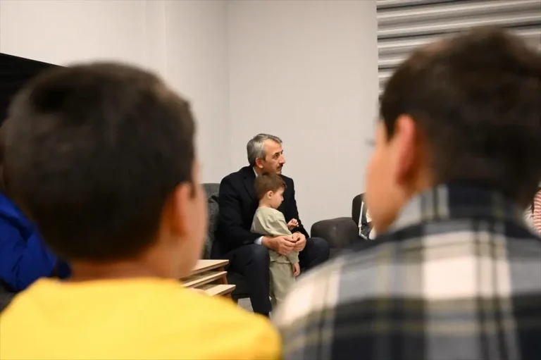 Edirne Valisi Sezer devlet korumasındaki çocukların doğum gününü kutladı