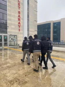 Elazığ’da 16 düzensiz göçmen yakalandı, 2 zanlı tutuklandı