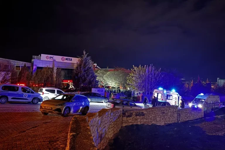 Elazığ’da fabrikada çıkan yangında 16 işçi dumandan etkilendi