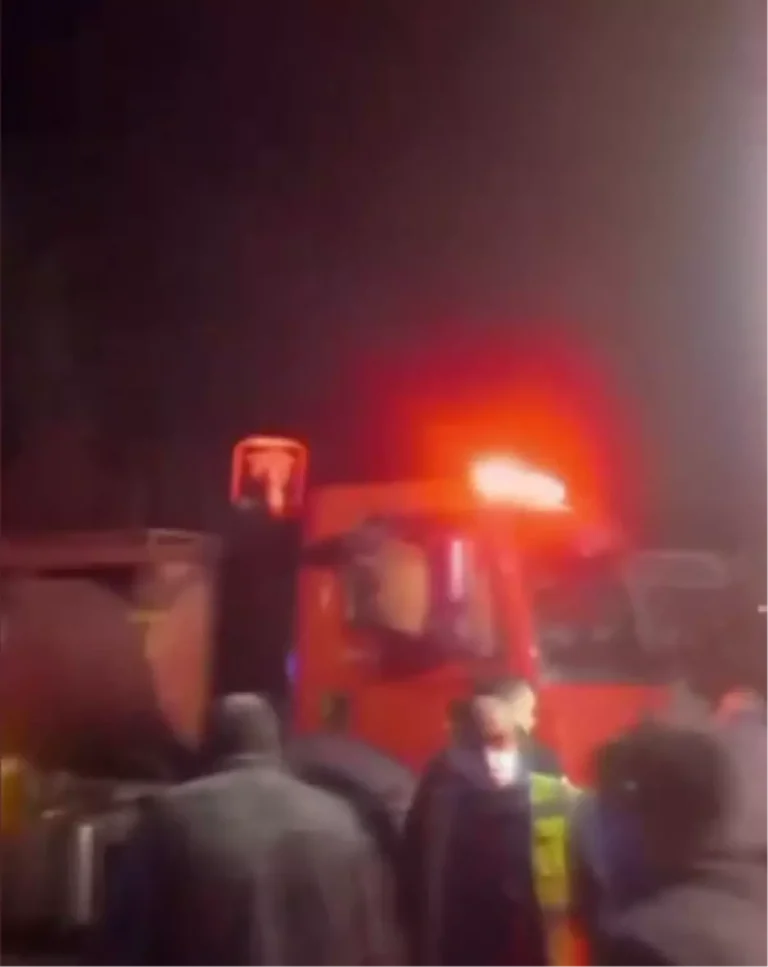 Elazığ’da Yalıtım Fabrikasında Yangın: 16 Kişi Dumandan Etkilendi