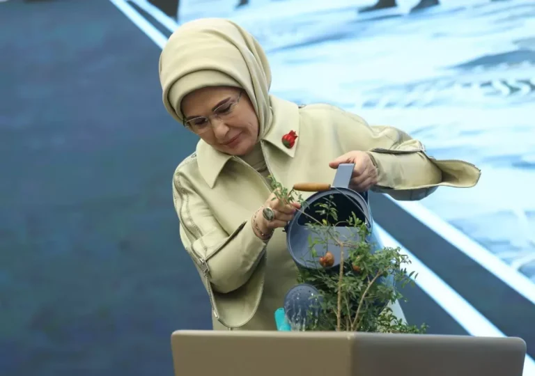 Emine Erdoğan, TOGEM-DER’in ‘Artsın Eksilmesin Dönüşüm Pazarı’nın açılışına katıldı