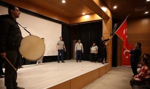 Engelleri aşan adımlar sahneye taşınıyor