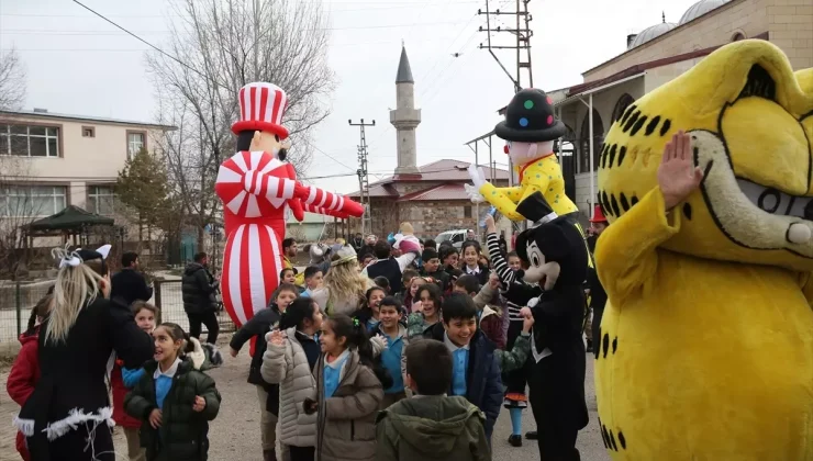 Erzurum Devlet Tiyatrosu kırsaldaki çocukları tiyatroyla buluşturmaya başladı