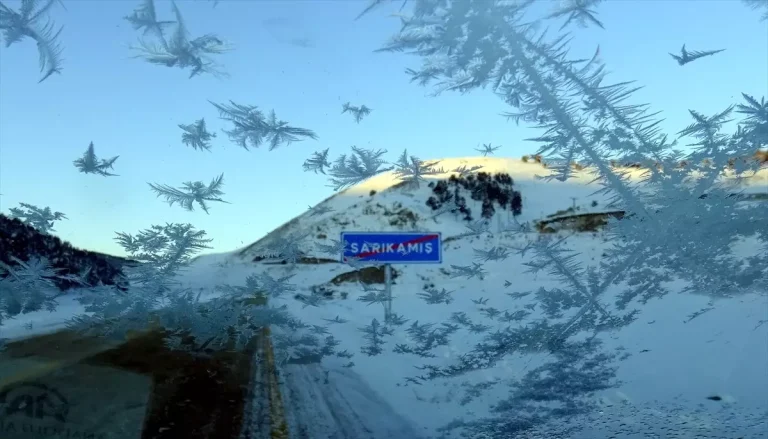 Erzurum, Kars ve Ardahan’da soğuk hava dondurdu