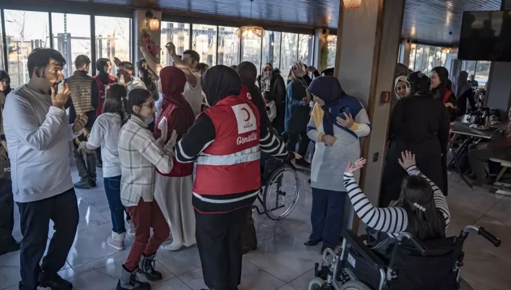 Erzurum’da bedensel ve zihinsel engelliler Yerli Malı Haftası’nda gönüllerince eğlendi