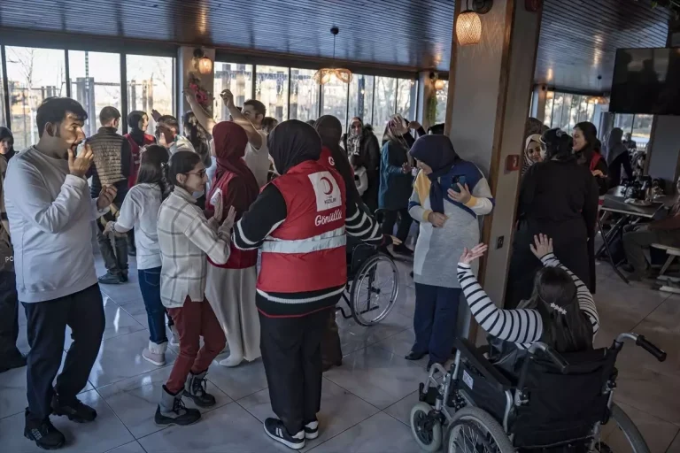 Erzurum’da bedensel ve zihinsel engelliler Yerli Malı Haftası’nda gönüllerince eğlendi