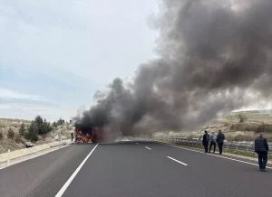 Eskişehir’de çıkan yangında yolcu otobüsü kullanılamaz hale geldi