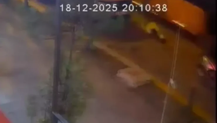 Eyüpsultan’da İETT şoförünün tartıştığı bisikletliye çarpıp kaçtığı anlar kamerada