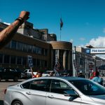 Fransız polisi barbarlaştı: Pariste kan gövdeyi götürdü