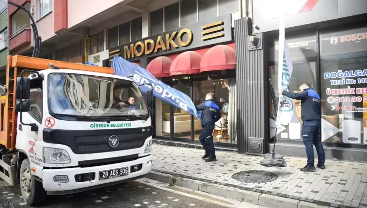 Giresun’da kaldırımlardaki duba ve reklam panoları kaldırıldı