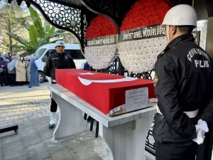 Giresun’da otomobilin dere yatağına devrilmesi sonucu ölen bekçinin cenazesi defnedildi