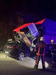 Giresun’da tır ile otomobilin çarpışması sonucu 3 kişi öldü, 1 kişi yaralandı