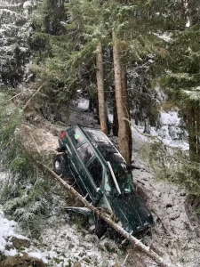 Giresun’da uçuruma düşen cipteki 5 kişi yaralandı