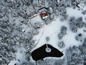 Gümüşhane’de Kent Ormanı, kar yağışıyla beyaza büründü