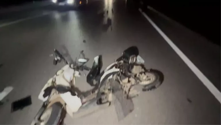 Hafif ticari araçla çarpışan elektrikli motosikletin sürücüsü öldü