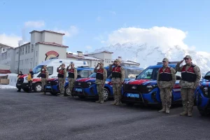 Hakkari’ye tahsis edilen 40 araç ve 5 ambulans törenle hizmete alındı