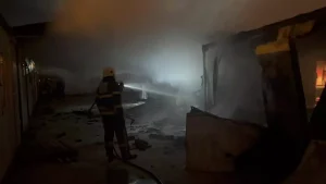 Hatay’da 6 konteyner yandı