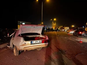 Hatay’da tırla çarpışması sonucu ikiye ayrılan otomobilin sürücüsü yaralandı