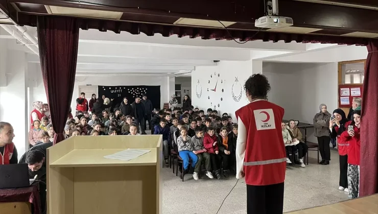 Havza’da Genç Kızılay gönüllüleri öğrencilerle buluştu