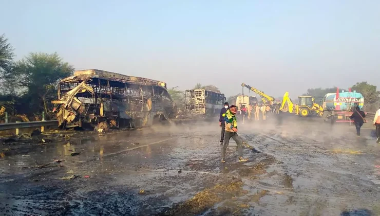 Hindistan’da Zincirleme Trafik Kazasında 15 Kişi Hayatını Kaybetti