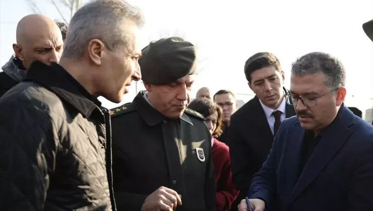 Iğdır Valisi Turan, Ermenistan sınırındaki Alican Sınır Kapısı’nda inceleme yaptı