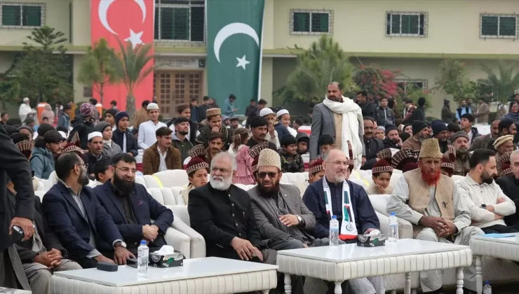 İHH tarafından Pakistan’da düzenlenen toplu nikah merasimiyle 43 çift dünyaevine girdi