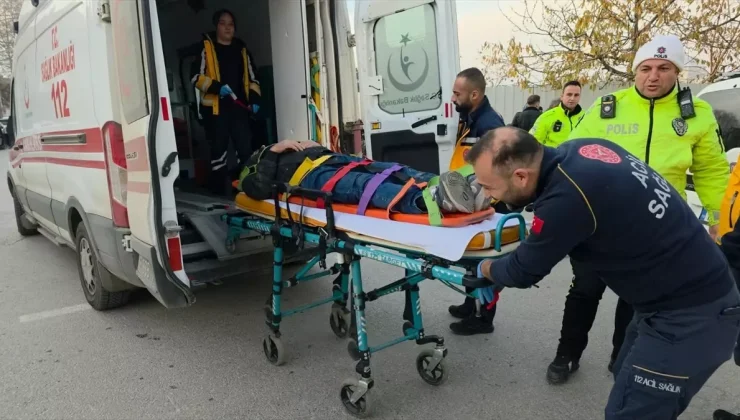 İnegöl’de hafif ticari araç ile motosikletin çarpıştığı kazada 1 kişi yaralandı