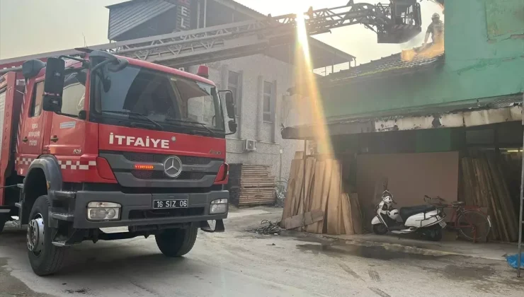 İnegöl’de mobilya imalathanesinde çıkan yangın söndürüldü