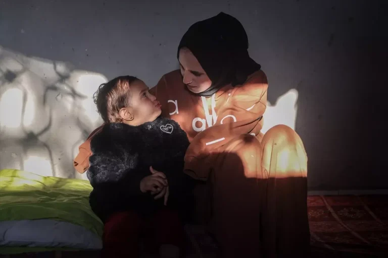 İsrail saldırıları Gazze’de kadınları annelikten, küçükleri çocukluktan mahrum etti