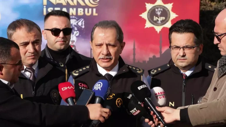 İstanbul’da operasyonla ele geçirilen 1 ton 144 kilo 396 gram uyuşturucu emniyette sergilendi