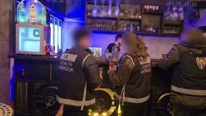 İzmir’de yılbaşı öncesi sahte alkol operasyonu: 2 tutuklama