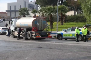 İzmir’de zincirleme trafik kazasında 5 araçta hasar oluştu