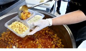 İznik Belediyesi’nden 365 Gün Sıcak Yemek Desteği