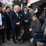 Kahramanmaraş’ta engelli vatandaşlara akülü sandalye ve elektrikli motor desteği