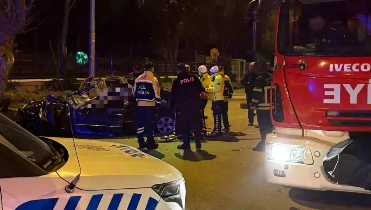 Kaldırıma çarpan otomobil 200 metre savruldu: 1 ölü, 1 ağır yaralı