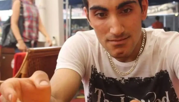 Kamyonetin altında kalan skuter sürücüsü öldü; kaza kamerada