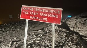 Kara kış fena vurdu! Ekipler yol girişine ‘taşıt trafiğine kapalıdır’ tabelası astı