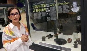 Karaz seramiklerindeki motifleri inceledi