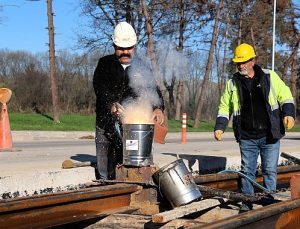 Kartepe Tramvay Hattı’nda raylar kaynak ile birleşiyor