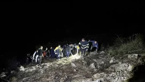 Kastamonu’da uçurumdan deniz kenarına düşen otomobilin sürücüsü yaralandı