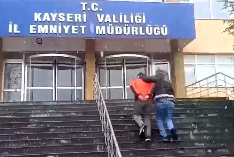 Kayseri’de kesinleşmiş hapis cezasıyla aranan 2 şahıs yakalandı