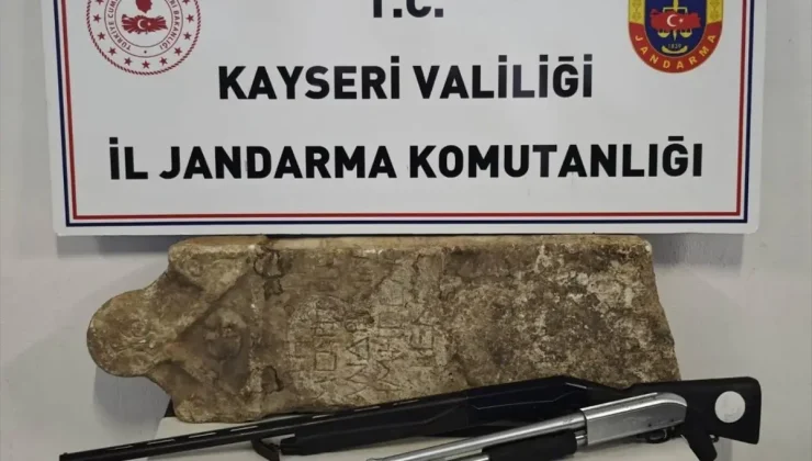 Kayseri’de Roma dönemine ait mezar steli ele geçirildi