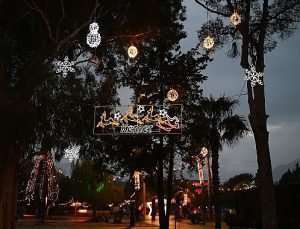 Kemer’de yılbaşı hazırlıkları tamamlandı