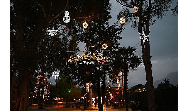 Kemer’de yılbaşı hazırlıkları tamamlandı