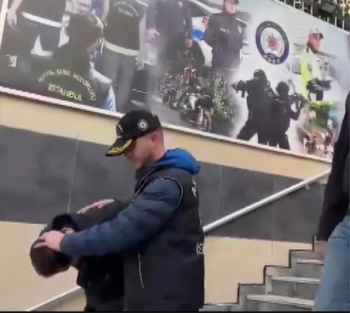 Kendisini ‘Lübnanlı Murat’ olarak tanıttı; turist kadını dolandıran şüphelinin ‘Hataylı İsmail’ olduğu anlaşıldı