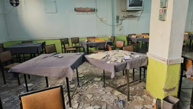 Kıraathanede tavandan kopan sıva parçaları müşterilerin üzerine düştü: 2 yaralı