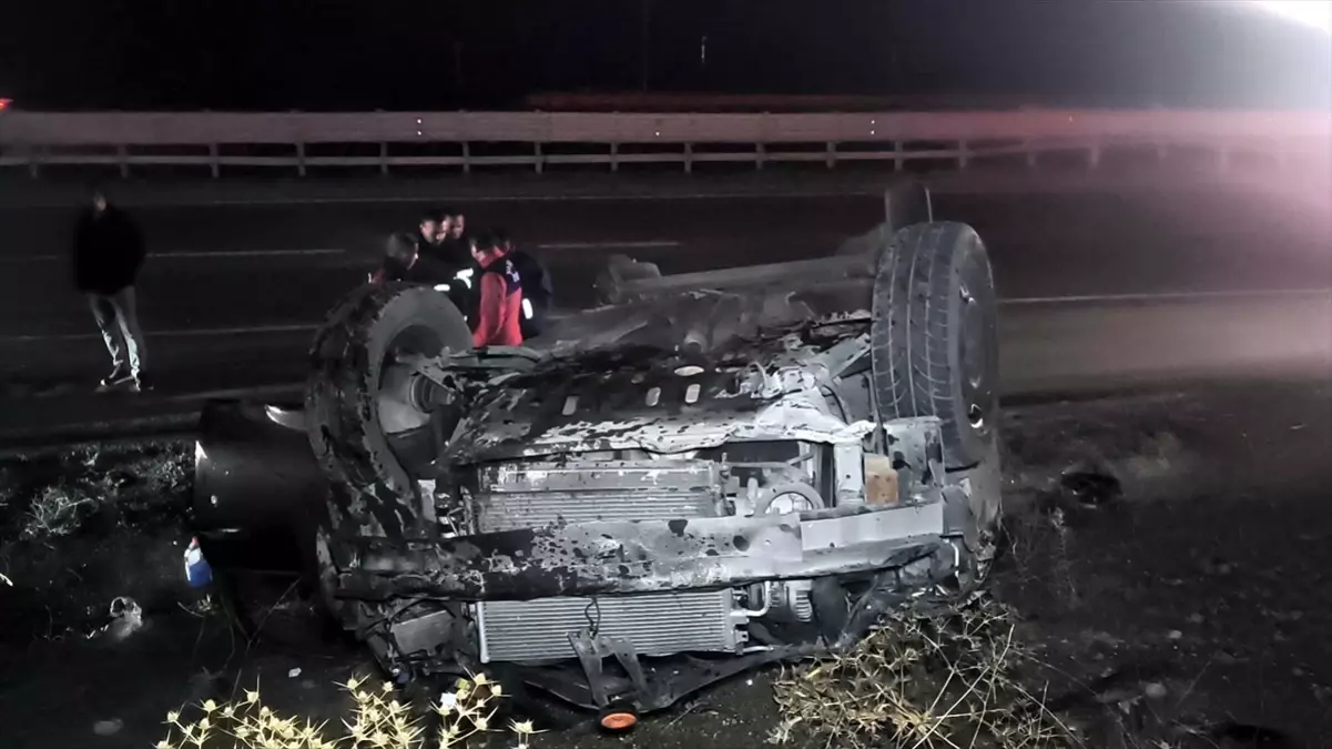 Kırıkkale’de devrilen otomobildeki 3 kişi yaralandı