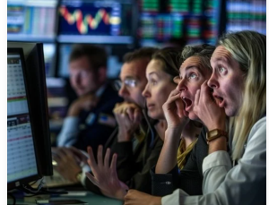 Küresel Piyasalarda Temkinli Seyir: Hisseler Düşüyor, Dolar Zayıf, Gözler ABD Verilerinde