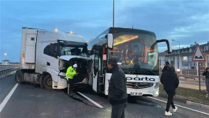 Kütahya’da Zincirleme Kaza: 3 Yaralı
